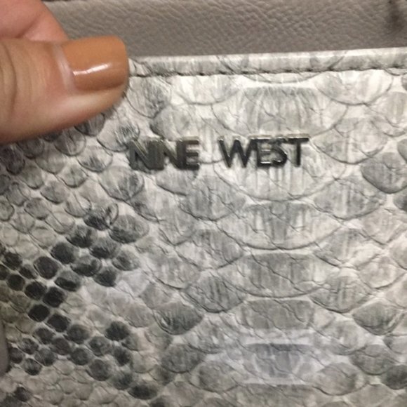 NINE WEST MULTI COLOR SNAKE PRINT CROSSBODY BAG - Picture 3 of 3